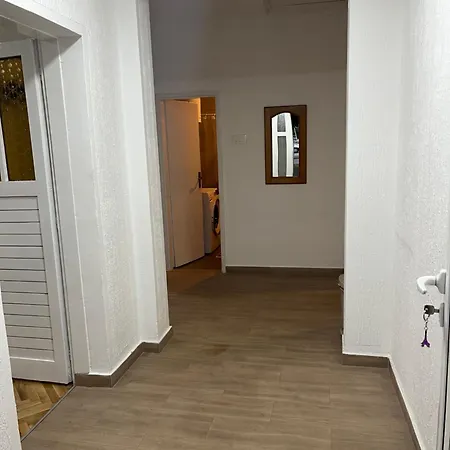 R&s Two Bedroom Podgorica