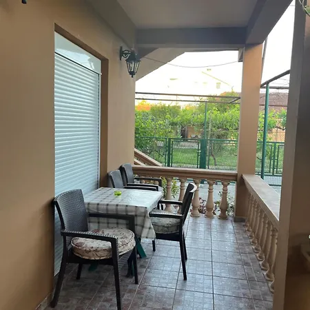 R&s Two Bedroom Apartment *