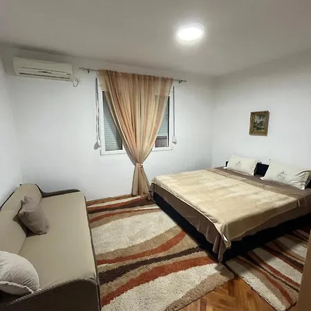 R&s Two Bedroom Apartment *